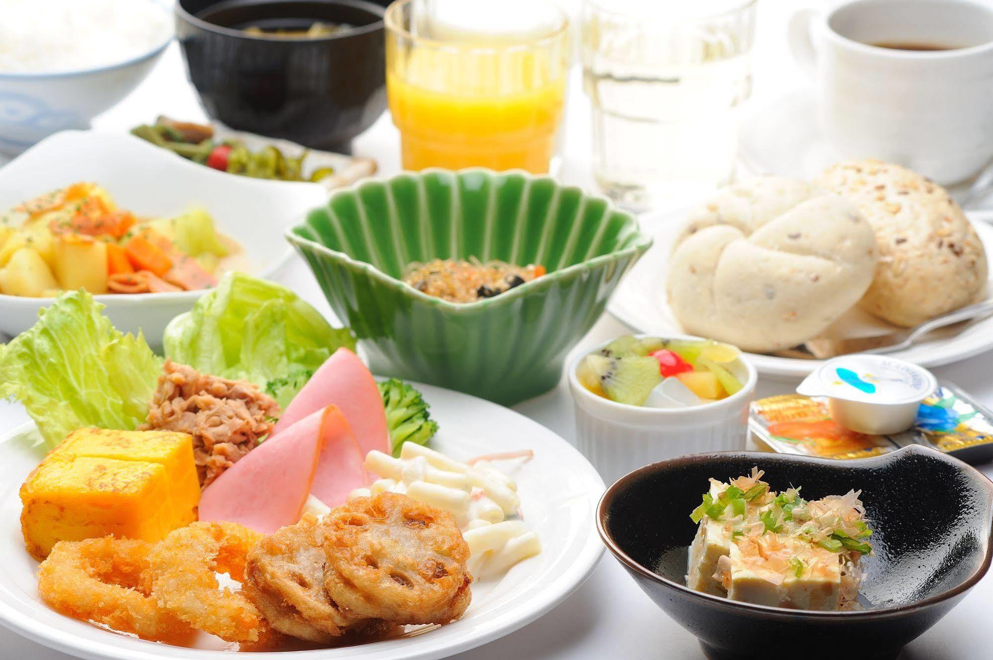 Hotel Route-Inn Oita Ekimae Екстериор снимка